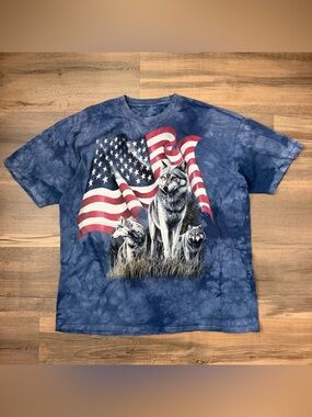 Vintage 2001 The Mountain Blue Tie Dye American Flag & Wolves Graphic Tee 2XL